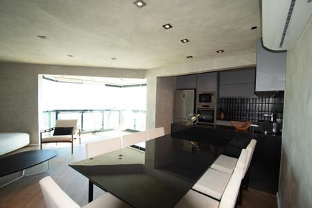 Apartamento à venda com 120m², 3 quartos e 2 vagas Apartamento à venda com 120m², 3 quartos e 2 vagasSala de jantar