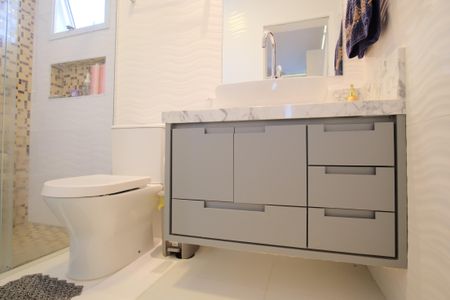 Casa à venda com 320m², 4 quartos e 7 vagasBanheiro da Suíte 2