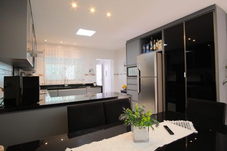 Casa à venda com 320m², 4 quartos e 7 vagasCozinha