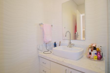 Casa à venda com 320m², 4 quartos e 7 vagasBanheiro da Suíte 3