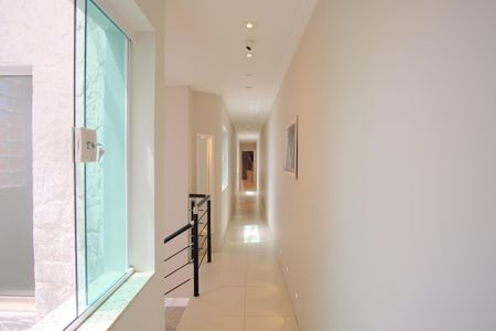 Casa à venda com 320m², 4 quartos e 7 vagasCorredor