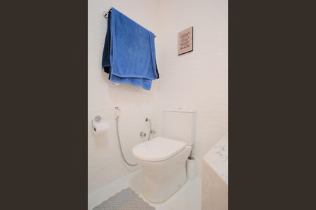 Casa à venda com 320m², 4 quartos e 7 vagasBanheiro da Suíte 1