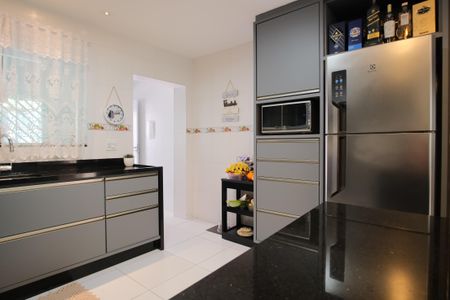 Casa à venda com 320m², 4 quartos e 7 vagasCozinha