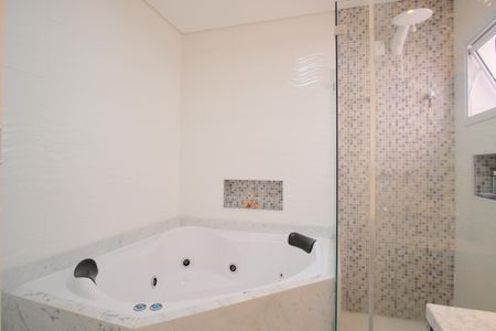 Casa à venda com 320m², 4 quartos e 7 vagasBanheiro da Suíte 1