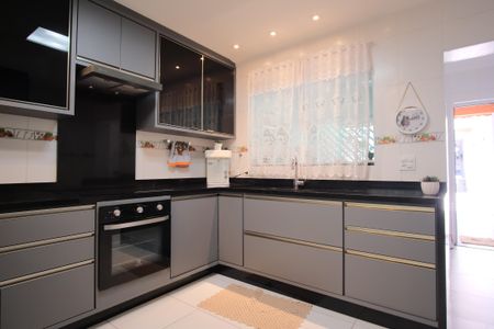 Casa à venda com 320m², 4 quartos e 7 vagasCozinha