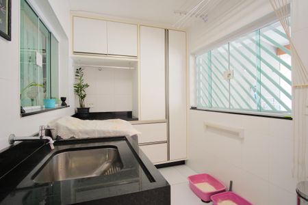 Casa à venda com 320m², 4 quartos e 7 vagasÁrea de Serviço