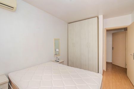 Quarto de apartamento à venda com 1 quarto, 56m² em Passo D’areia, Porto Alegre