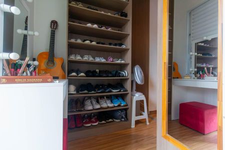 Casa à venda com 120m², 3 quartos e 2 vagasCloset