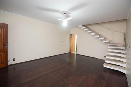 Casa à venda com 170m², 3 quartos e 2 vagasSala