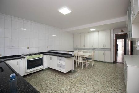 Casa à venda com 170m², 3 quartos e 2 vagasCozinha 