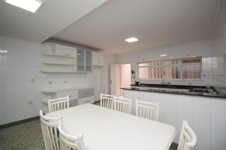 Casa à venda com 170m², 3 quartos e 2 vagasCozinha 