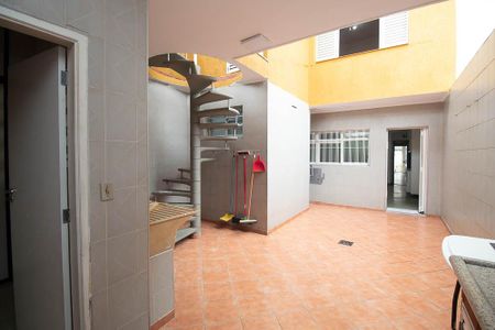 Casa à venda com 170m², 3 quartos e 2 vagasÁrea de Serviço / Quintal