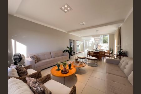 Casa de condomínio para alugar com 345m², 5 quartos e 5 vagas Casa de condomínio para alugar com 345m², 5 quartos e 5 vagasSala