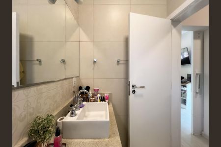 Casa de condomínio para alugar com 345m², 5 quartos e 5 vagas Casa de condomínio para alugar com 345m², 5 quartos e 5 vagasBanheiro da Suíte 4