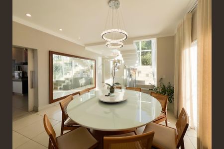 Casa de condomínio para alugar com 345m², 5 quartos e 5 vagas Casa de condomínio para alugar com 345m², 5 quartos e 5 vagasSala de Jantar