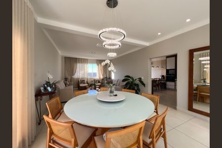 Casa de condomínio para alugar com 345m², 5 quartos e 5 vagas Casa de condomínio para alugar com 345m², 5 quartos e 5 vagasSala de Jantar