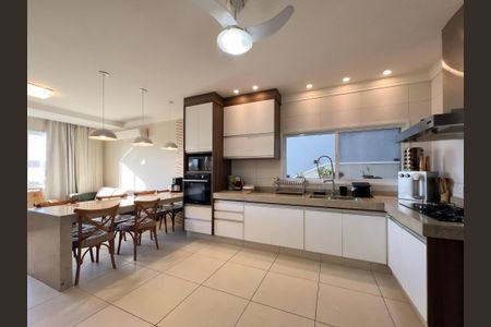 Casa de condomínio para alugar com 345m², 5 quartos e 5 vagas Casa de condomínio para alugar com 345m², 5 quartos e 5 vagasCozinha