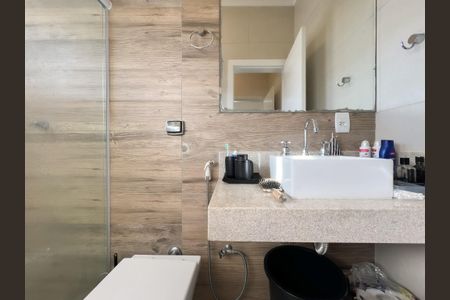 Casa de condomínio para alugar com 345m², 5 quartos e 5 vagas Casa de condomínio para alugar com 345m², 5 quartos e 5 vagasBanheiro da Suíte 3