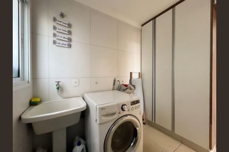 Casa de condomínio para alugar com 345m², 5 quartos e 5 vagas Casa de condomínio para alugar com 345m², 5 quartos e 5 vagasÁrea de Serviço