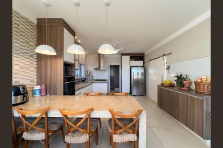 Casa de condomínio para alugar com 345m², 5 quartos e 5 vagas Casa de condomínio para alugar com 345m², 5 quartos e 5 vagasCozinha