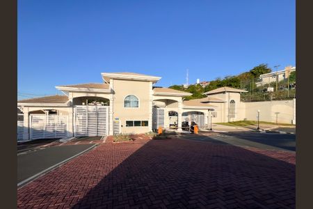 Casa de condomínio para alugar com 345m², 5 quartos e 5 vagas Casa de condomínio para alugar com 345m², 5 quartos e 5 vagasFachada
