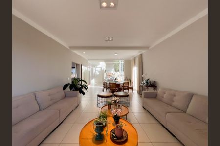 Casa de condomínio para alugar com 345m², 5 quartos e 5 vagas Casa de condomínio para alugar com 345m², 5 quartos e 5 vagasSala