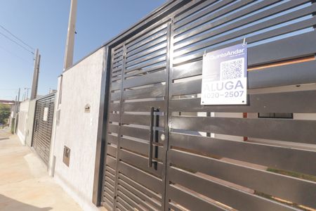 Casa à venda com 100m², 3 quartos e 2 vagas Casa à venda com 100m², 3 quartos e 2 vagasFachada