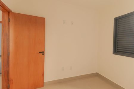 Casa à venda com 100m², 3 quartos e 2 vagas Casa à venda com 100m², 3 quartos e 2 vagasQuarto