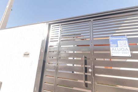 Casa à venda com 100m², 3 quartos e 2 vagas Casa à venda com 100m², 3 quartos e 2 vagasFachada