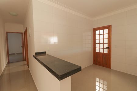 Casa à venda com 100m², 3 quartos e 2 vagas Casa à venda com 100m², 3 quartos e 2 vagasCozinha e Área de Serviço