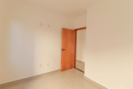 Casa à venda com 100m², 3 quartos e 2 vagas Casa à venda com 100m², 3 quartos e 2 vagasQuarto