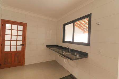 Casa à venda com 100m², 3 quartos e 2 vagas Casa à venda com 100m², 3 quartos e 2 vagasCozinha e Área de Serviço