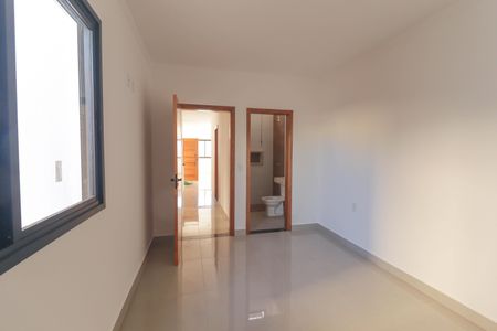 Casa à venda com 100m², 3 quartos e 2 vagas Casa à venda com 100m², 3 quartos e 2 vagasSuíte