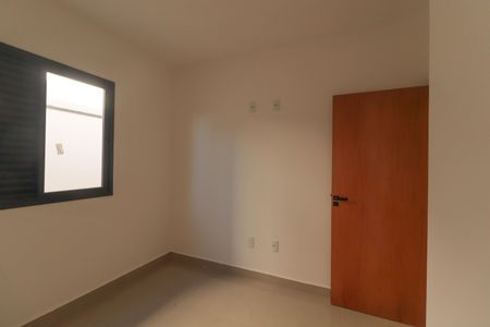 Casa à venda com 100m², 3 quartos e 2 vagas Casa à venda com 100m², 3 quartos e 2 vagasQuarto