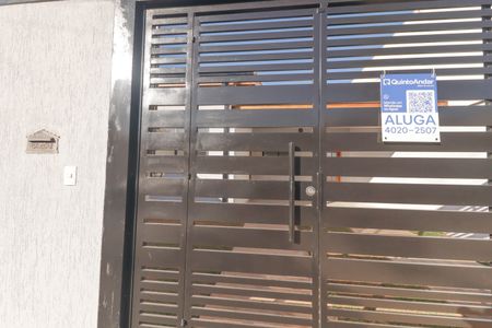 Casa à venda com 100m², 3 quartos e 2 vagas Casa à venda com 100m², 3 quartos e 2 vagasFachada