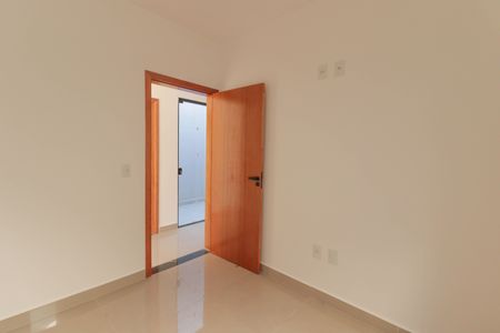 Casa à venda com 100m², 3 quartos e 2 vagasQuarto