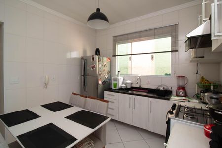 Casa à venda com 65m², 2 quartos e 2 vagasCozinha - Armários
