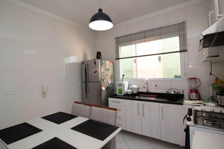 Casa à venda com 65m², 2 quartos e 2 vagasCozinha - Armários