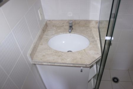 Apartamento para alugar com 57m², 2 quartos e 1 vagaBanheiro social 