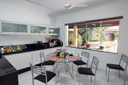 Casa de condomínio à venda com 520m², 6 quartos e 3 vagascopa e cozinha