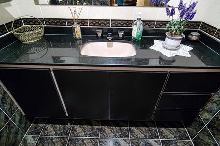 Casa de condomínio à venda com 520m², 6 quartos e 3 vagaslavabo