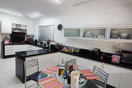 Casa de condomínio à venda com 520m², 6 quartos e 3 vagascopa e cozinha