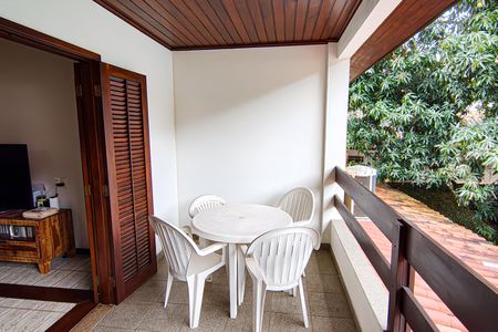 Casa de condomínio à venda com 520m², 6 quartos e 3 vagasvaranda