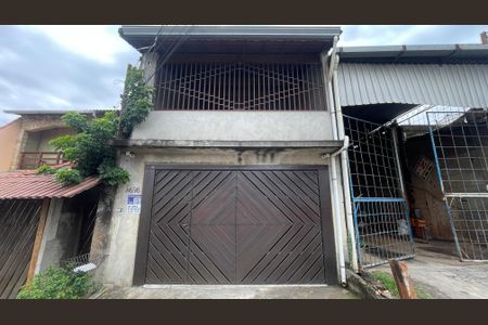 Casa à venda com 223m², 4 quartos e 2 vagas Casa à venda com 223m², 4 quartos e 2 vagasFachada