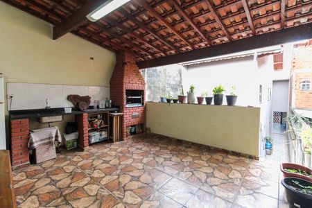 Casa à venda com 223m², 4 quartos e 2 vagas Casa à venda com 223m², 4 quartos e 2 vagasChurrasqueira