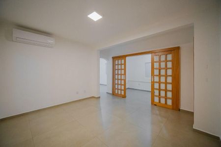 Casa à venda com 166m², 3 quartos e 2 vagas Casa à venda com 166m², 3 quartos e 2 vagasSala