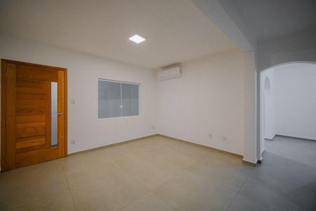 Casa à venda com 166m², 3 quartos e 2 vagas Casa à venda com 166m², 3 quartos e 2 vagasSala