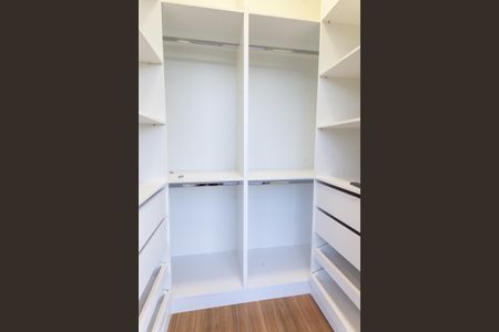 Casa de condomínio à venda com 410m², 4 quartos e 6 vagasCloset da suíte mster