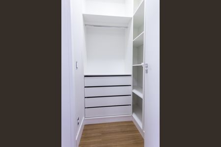 Casa de condomínio à venda com 410m², 4 quartos e 6 vagasCloset da suíte 3