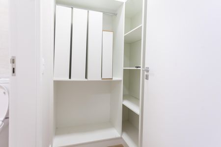 Casa de condomínio à venda com 410m², 4 quartos e 6 vagasCloset da suíte 2